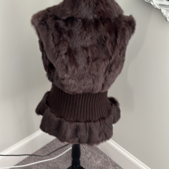 Real Fur Dyed Brown Rabbit vest with cinched waist. Size xs - Picture 2 of 4